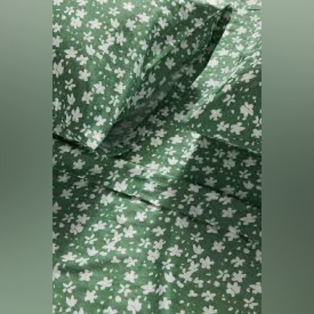 Anthropologie Organic Sateen Printed Sheet Set, queen size, green.